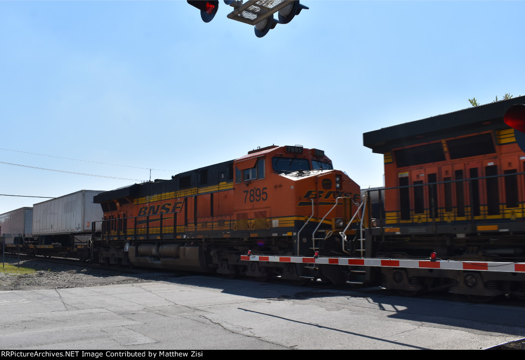 BNSF 7895